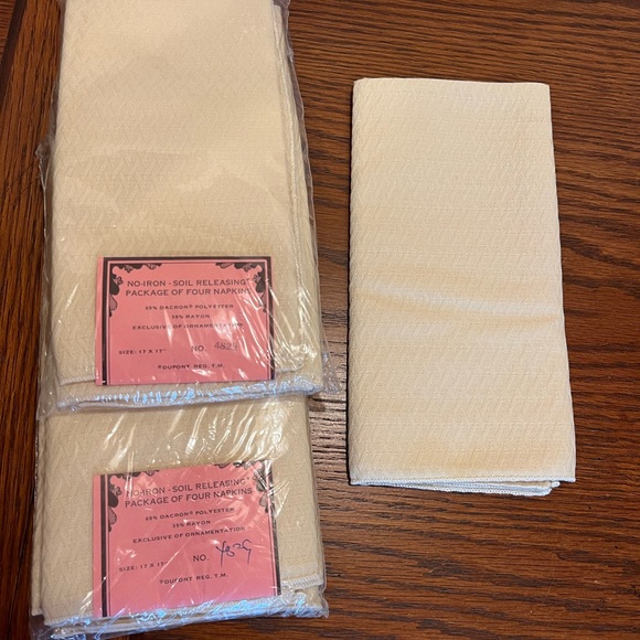 NWT Cream Colored Cloth Napkins set of 8 - Picture 3 of 10